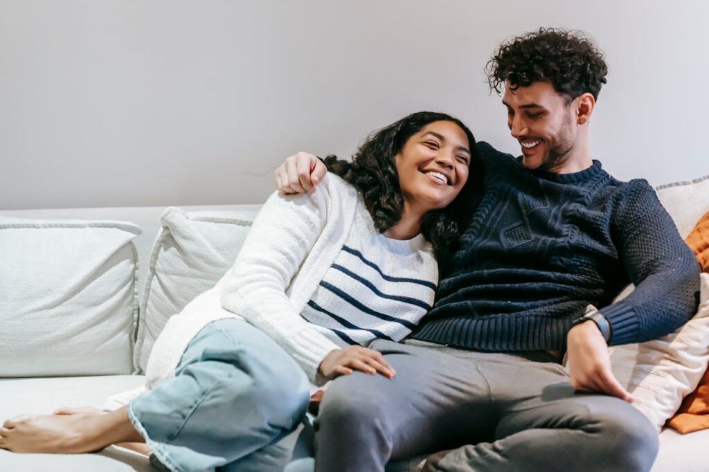 Mann und Frau - neu verliebt in offener Beziehung, Verliebtheit, New relationship energy